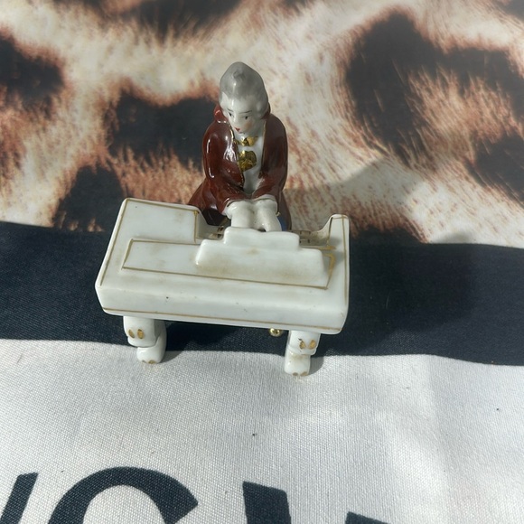 Small decor - Picture 1 of 2